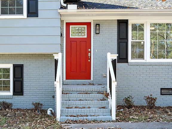 4th image of 2922 Beechwood Dr