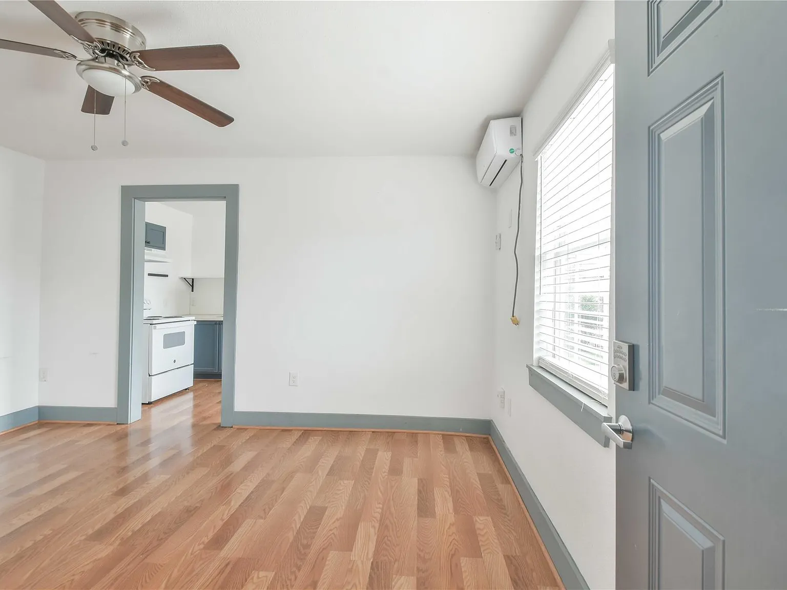 5320 Polk St — Photo 2