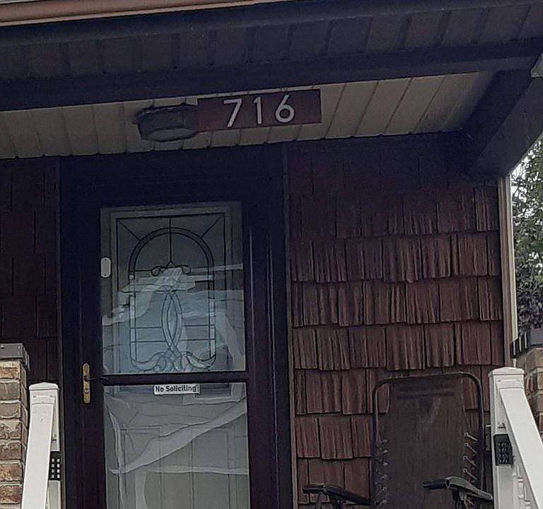 1st image of 716 E St
