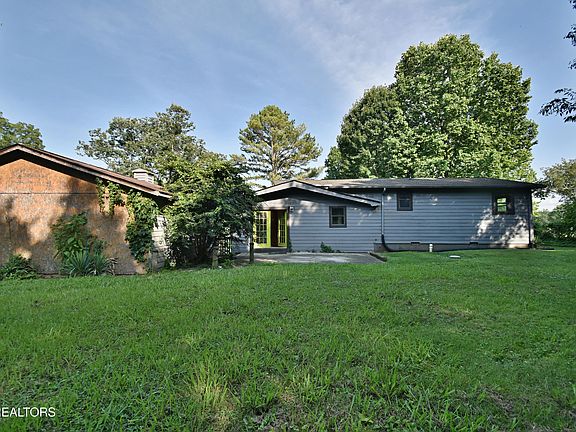 3rd image of 309 Perry Ln