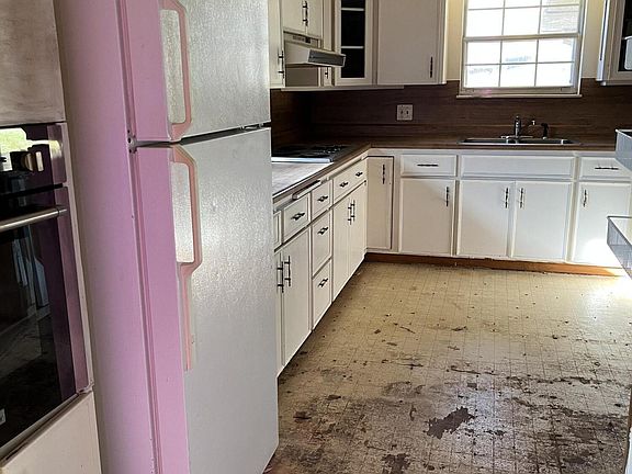 5th image of 922 Jersey Dr