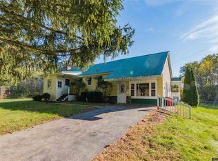 72 Chestnut St, Johnstown, NY 12095