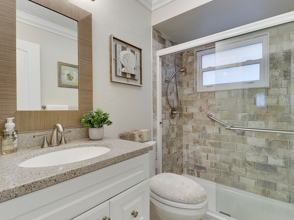 1st image of 939 NE Juniper Place