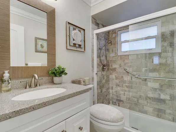 939 NE Juniper Place, Jensen Beach, FL 34957