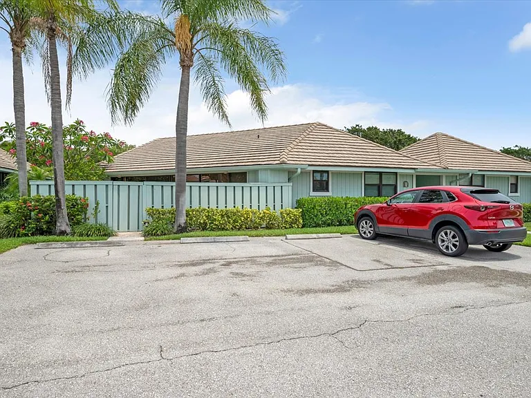 1127 E Seminole Ave #12C — Photo 57