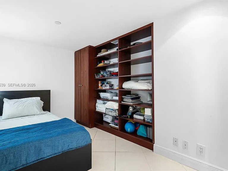 3598 Yacht Club Dr #601 — Photo 30