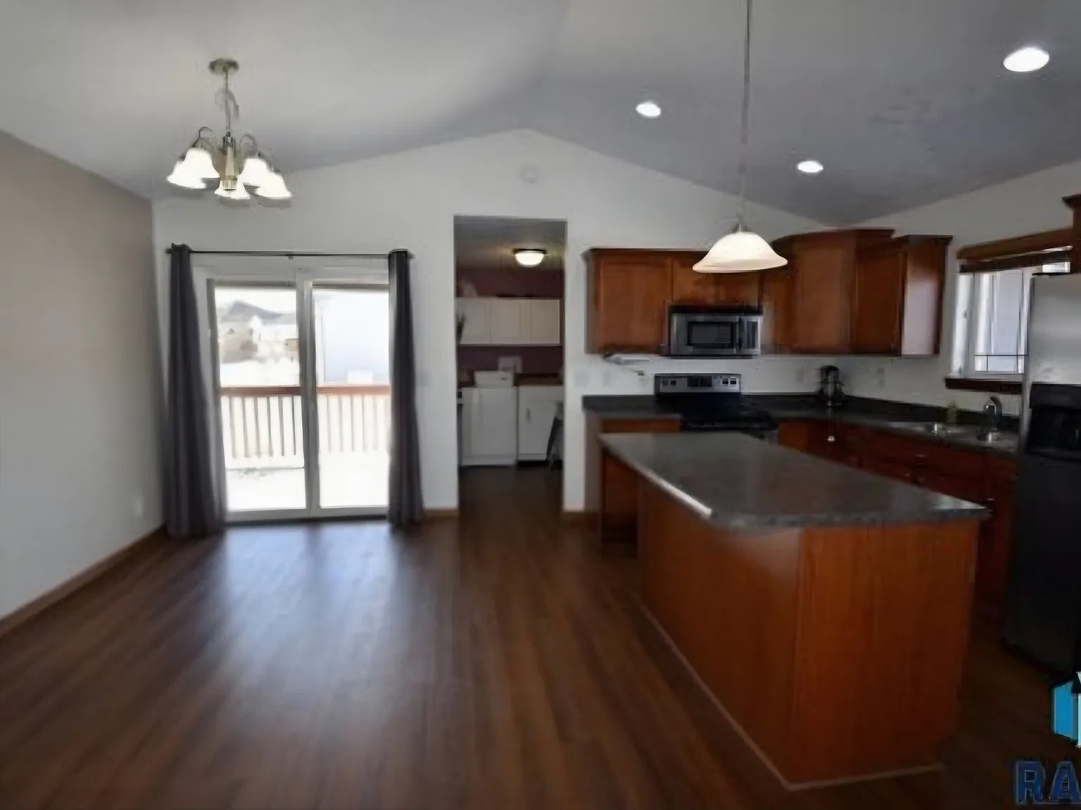 4 bed, 1805 sqft, $2,200 — Photo 3