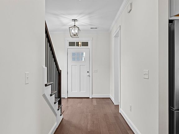4th image of 102 Wilkins St