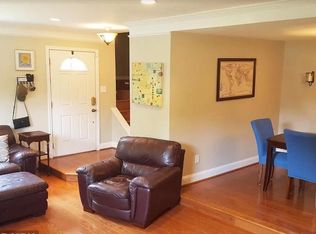 7451 Jayhawk St, Annandale, VA 22003