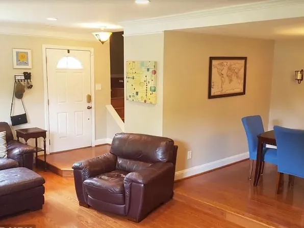 7451 Jayhawk St, Annandale, VA 22003