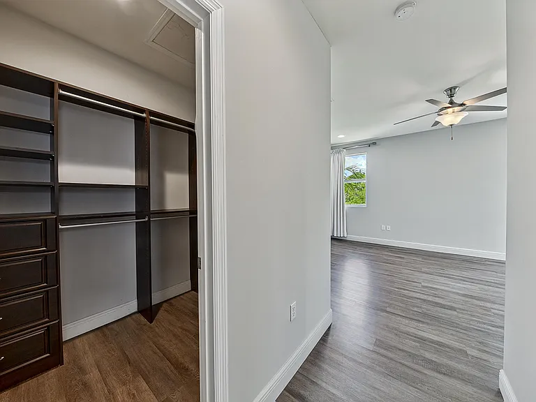 1135 NE 3rd Ave — Photo 30