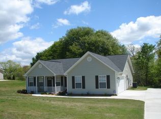 121 Chicoma Dr, Townville, SC 29689