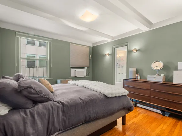 333 East 43rd Street image 9 of 13