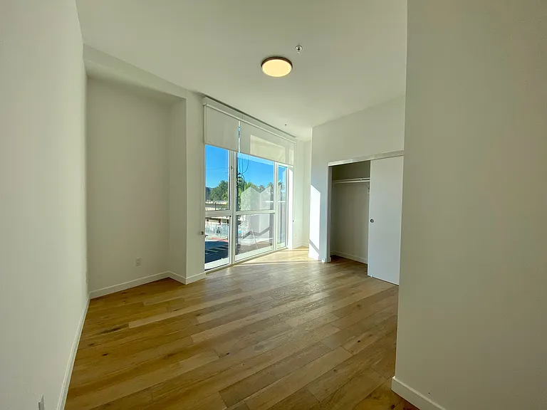 5135 W Adams Blvd #301 — Photo 10