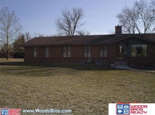 1305 Mockingbird Ln, Lincoln, NE 68512