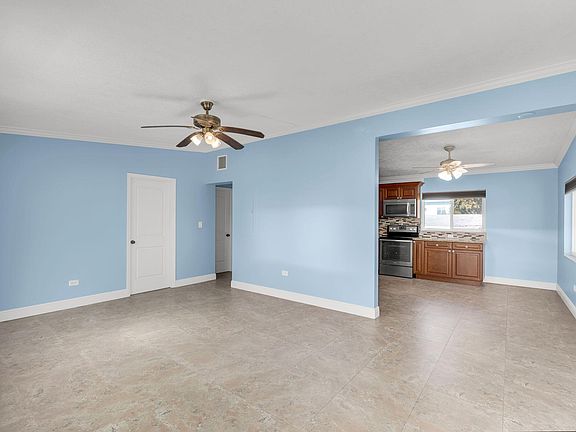 5th image of 527 Sound Dr