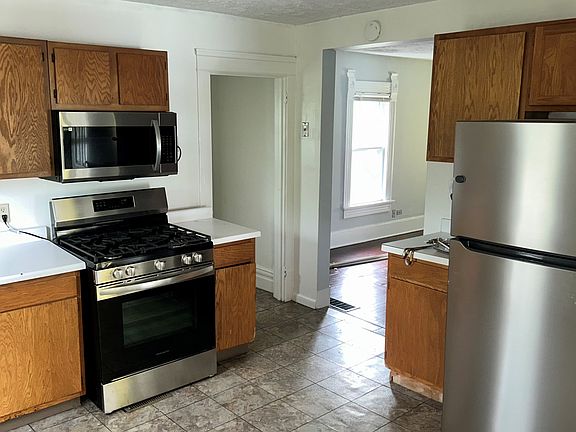 2nd image of 594 Crosby St Unit 2
