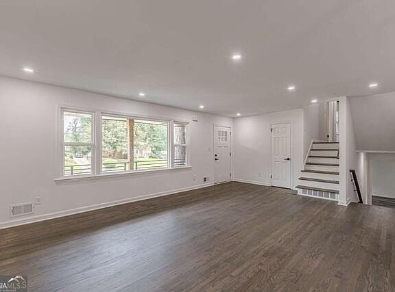 5th image of 2352 Glendale Dr