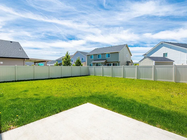 Large fully-fenced yard