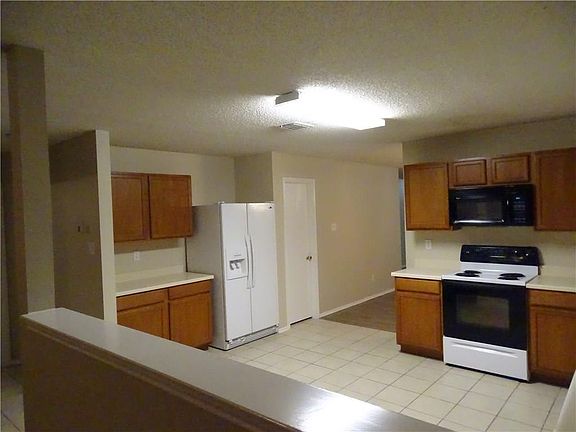 4th image of 2605 Avalon Creek Way