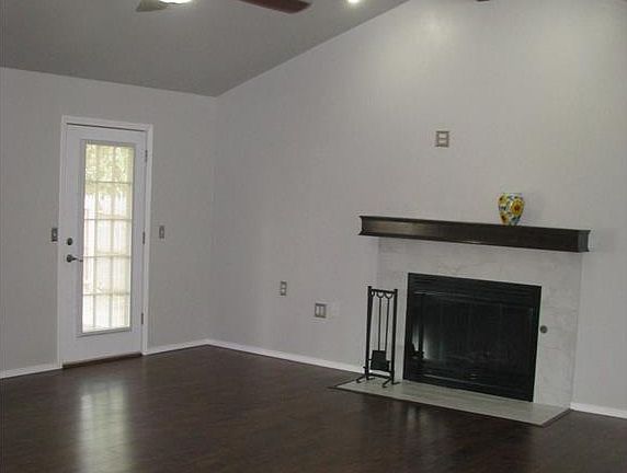 5th image of 2205 Tanglewood Dr