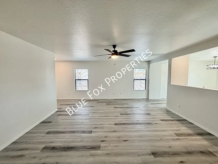 5369 S Waterloo Ln — Photo 5