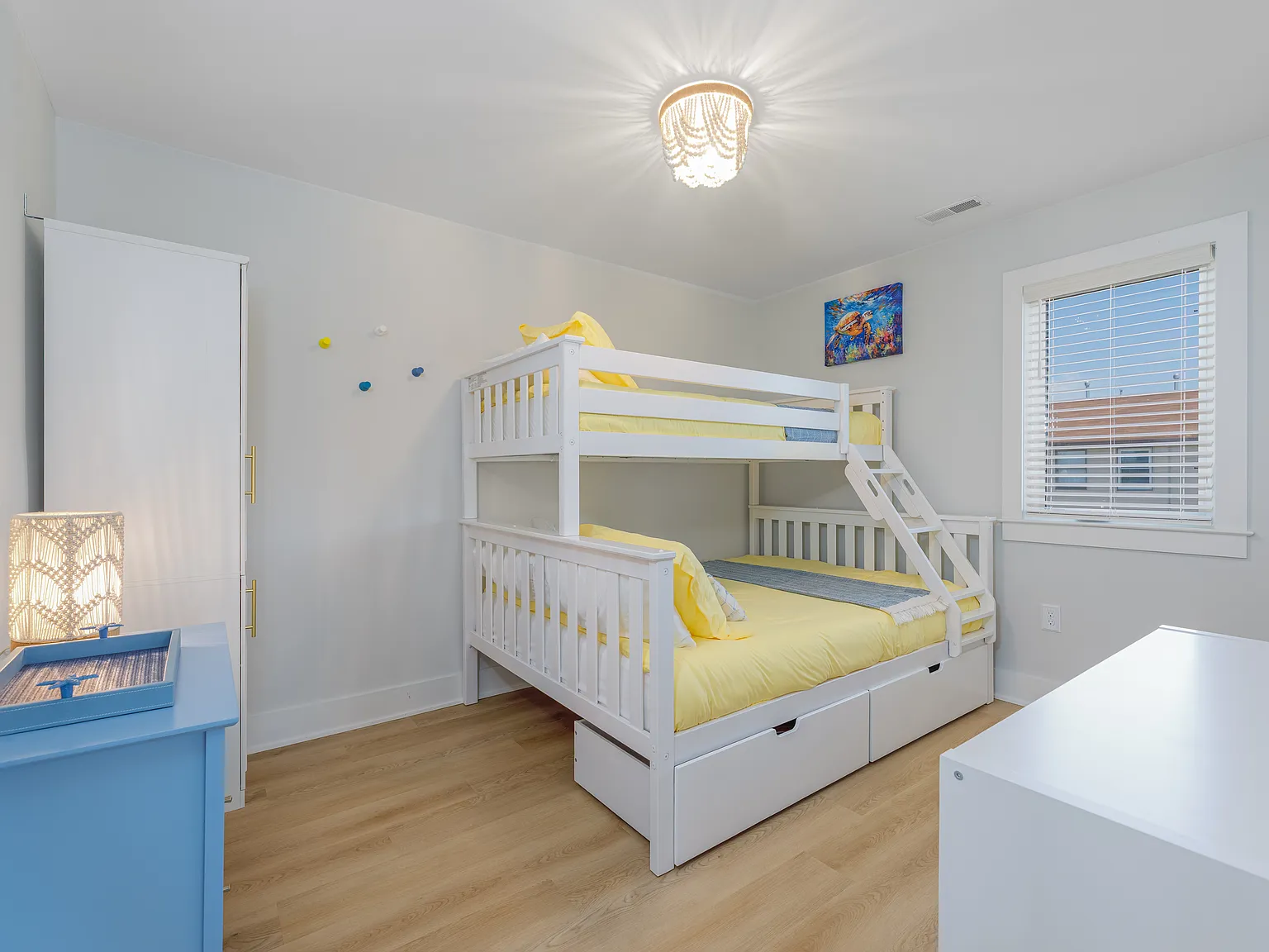 2 bed, 800 sqft, $5,000 — Photo 3