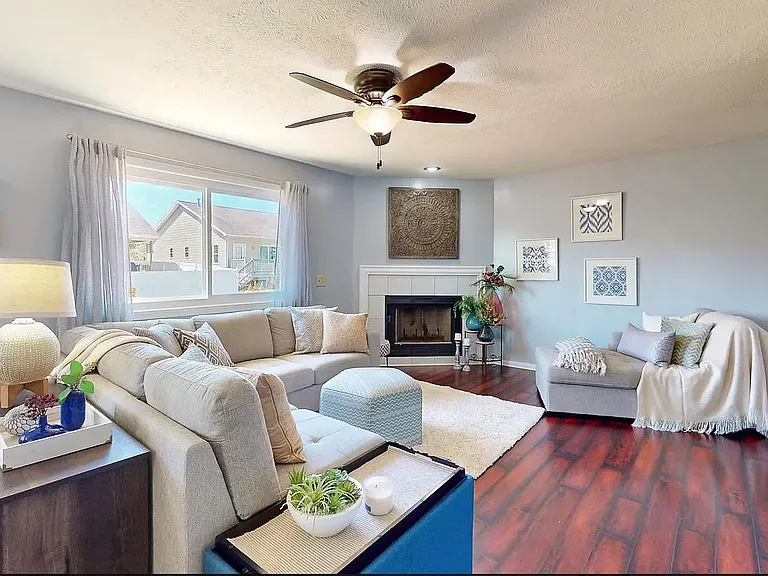 2610 Carrington Ln — Photo 6
