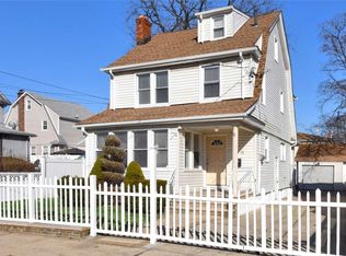 104-11 197th St, Saint Albans, NY 11412