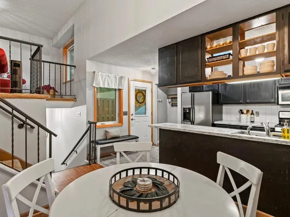 8888 Cottonwood Ln N, Maple Grove, MN 55369