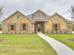 212 Debbie Way, Red Oak, TX 75154