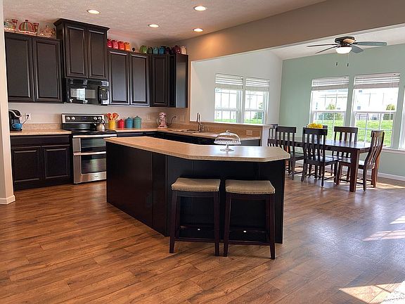 2nd image of 9155 Stonegate Cir