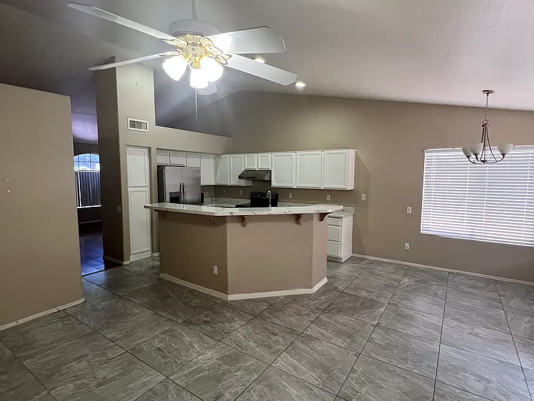25 N Cholla St — Photo 2