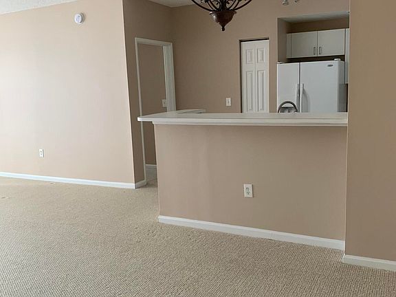 4th image of 720 S Sapodilla Avenue #307