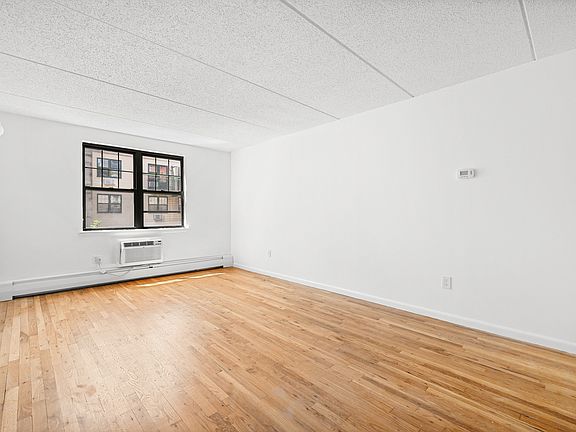 4th image of 642 E 11th St APT A4