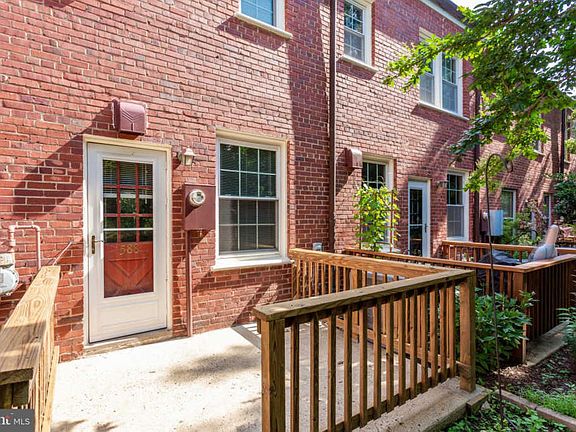 4th image of 1500 S Barton St APT 588