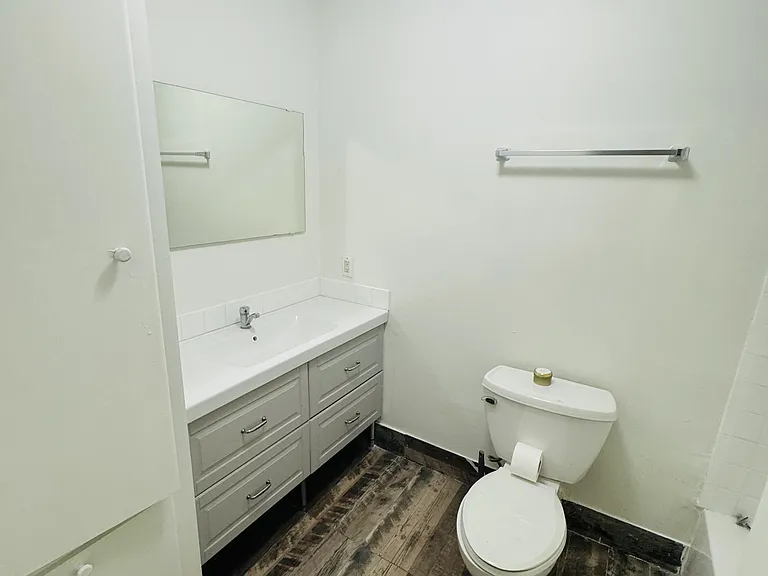 Upstairs Shared Bathroom