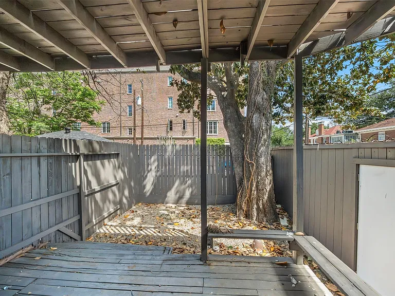 518 Hawthorne St #1 — Photo 8