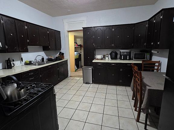 3rd image of 2833 Pingree Ave