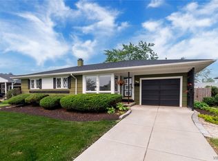 110 Kingsbury Ln, Tonawanda, NY 14150