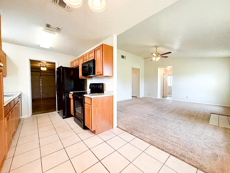 2607 Bluebonnet Dr — Photo 8