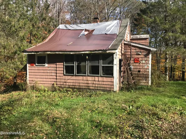 18 Rosenberg Rd, Lanesborough, MA 01237