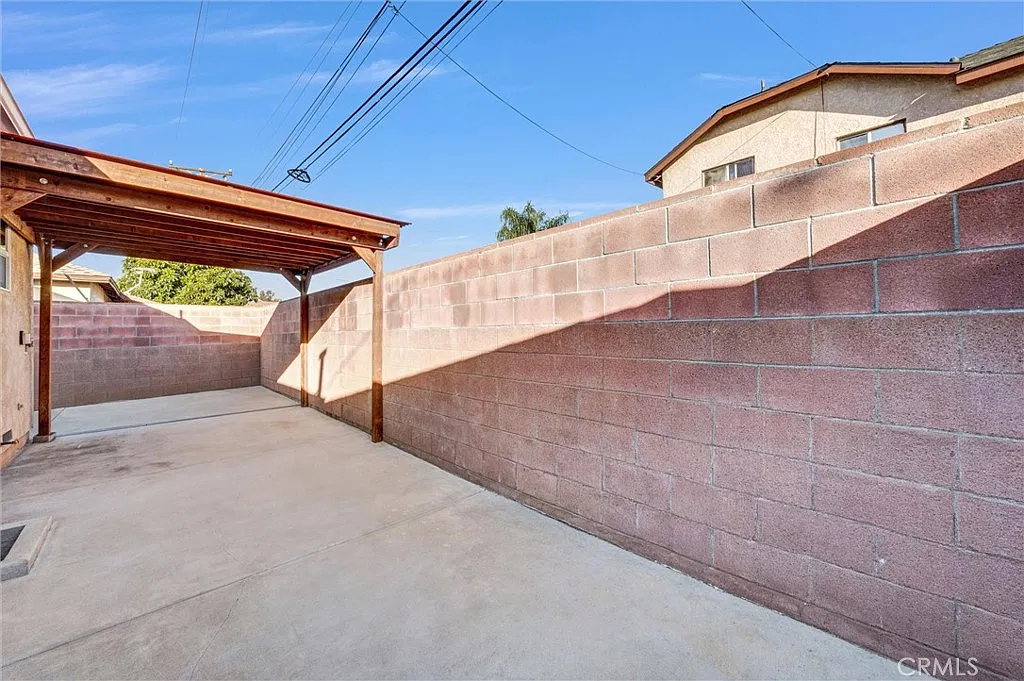 2 bed, 600 sqft, $2,400 — Photo 4