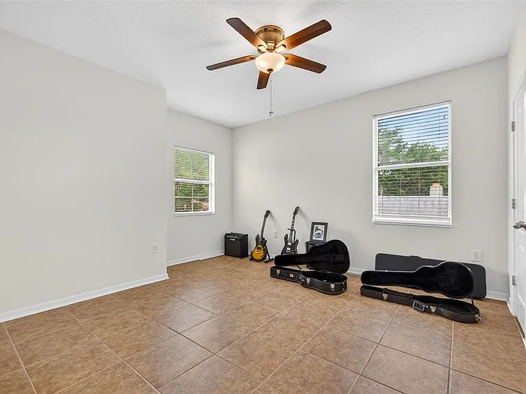 3204 W Marlin Ave — Photo 27