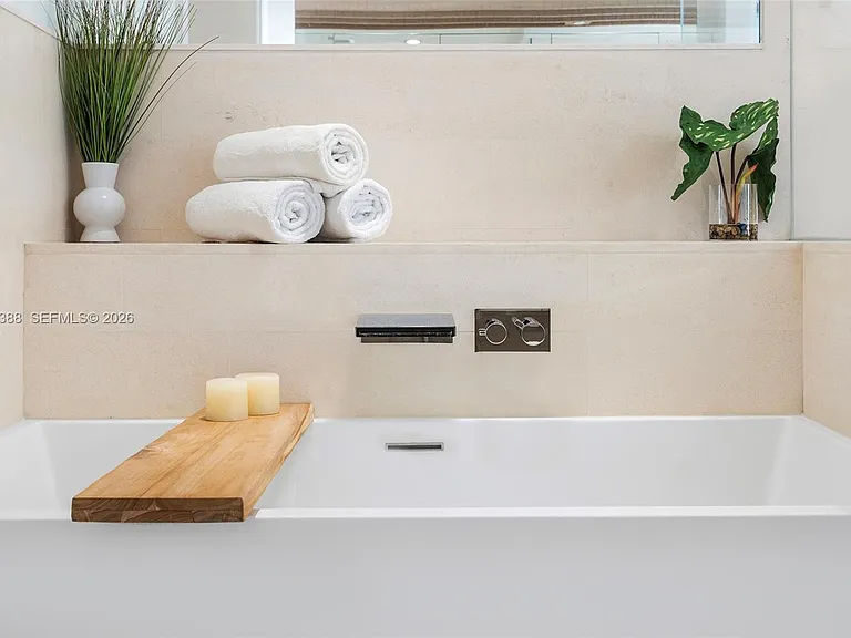 102 24th St #Penthouse 1718 — Photo 41