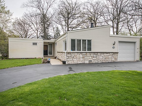 3rd image of 1606 S Sherwood Dr