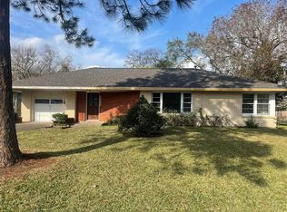 2828 John Dr, La Marque, TX 77568
