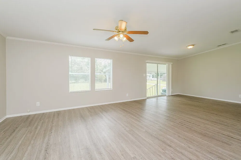 3 bed, 2.0 bath, 1620 sqft, $3,620 — Photo 3