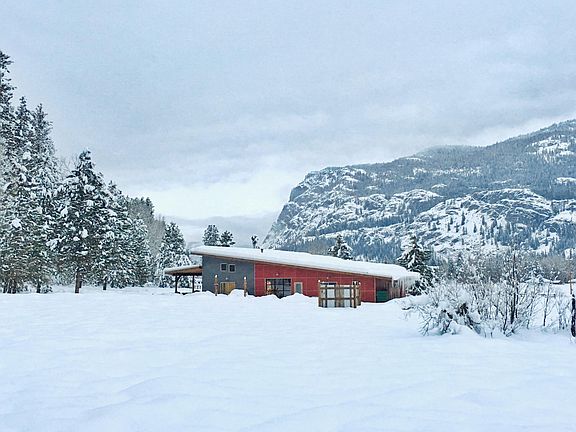 A wonderful cozy home in the winter, provides an amazing cab