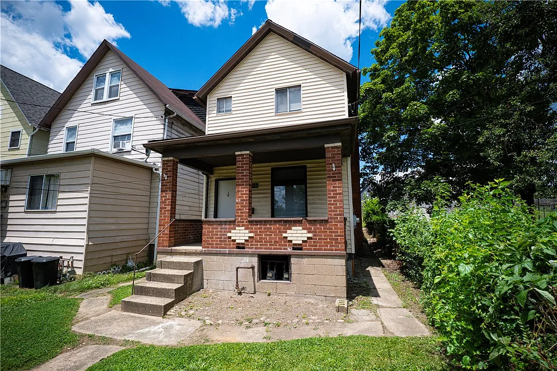3 bed, 1096 sqft, $1,250 — Photo 2
